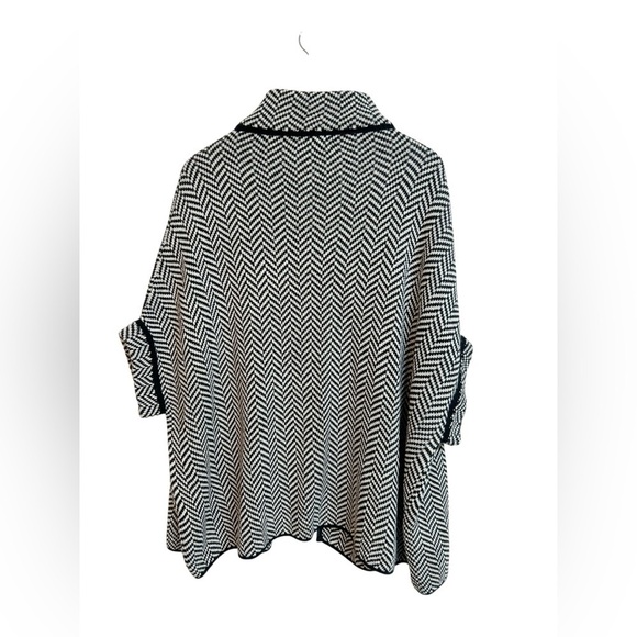 Steve Madden Cape Shawl Sweater Womens One Size Black White Short Sleeve Knitted - Picture 6 of 8
